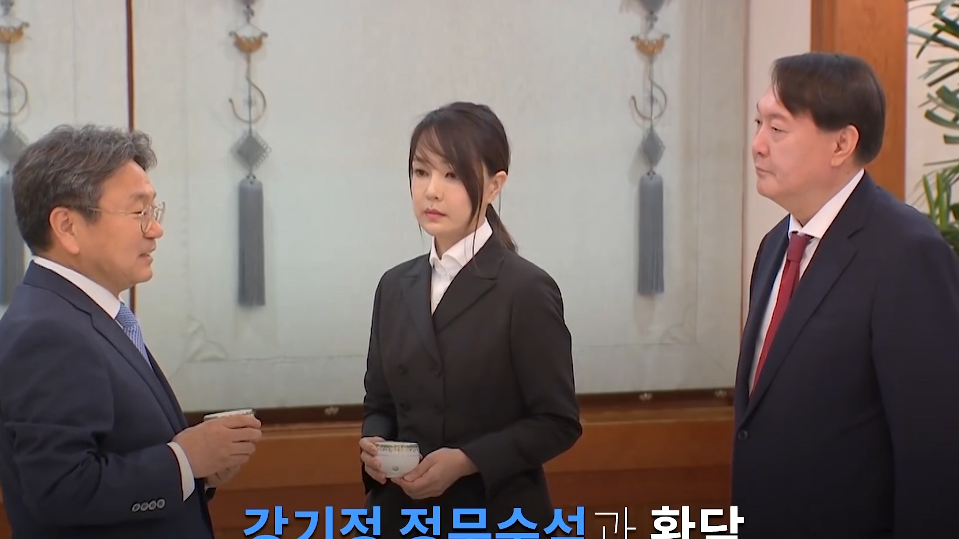 윤석열 대선 후보 부인 경력 허위 기재 의혹…