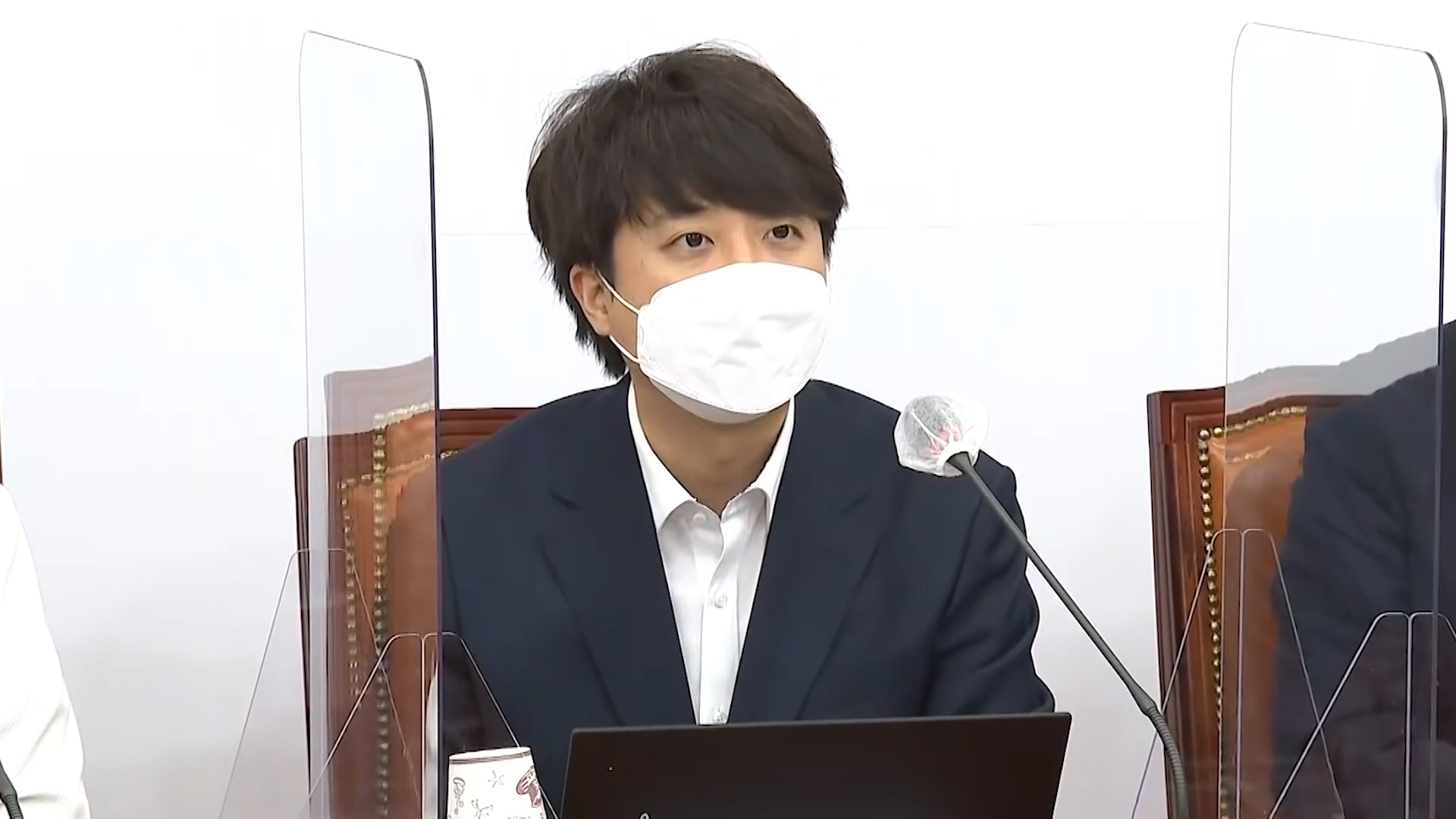 국민의힘, 2030세대 탈당