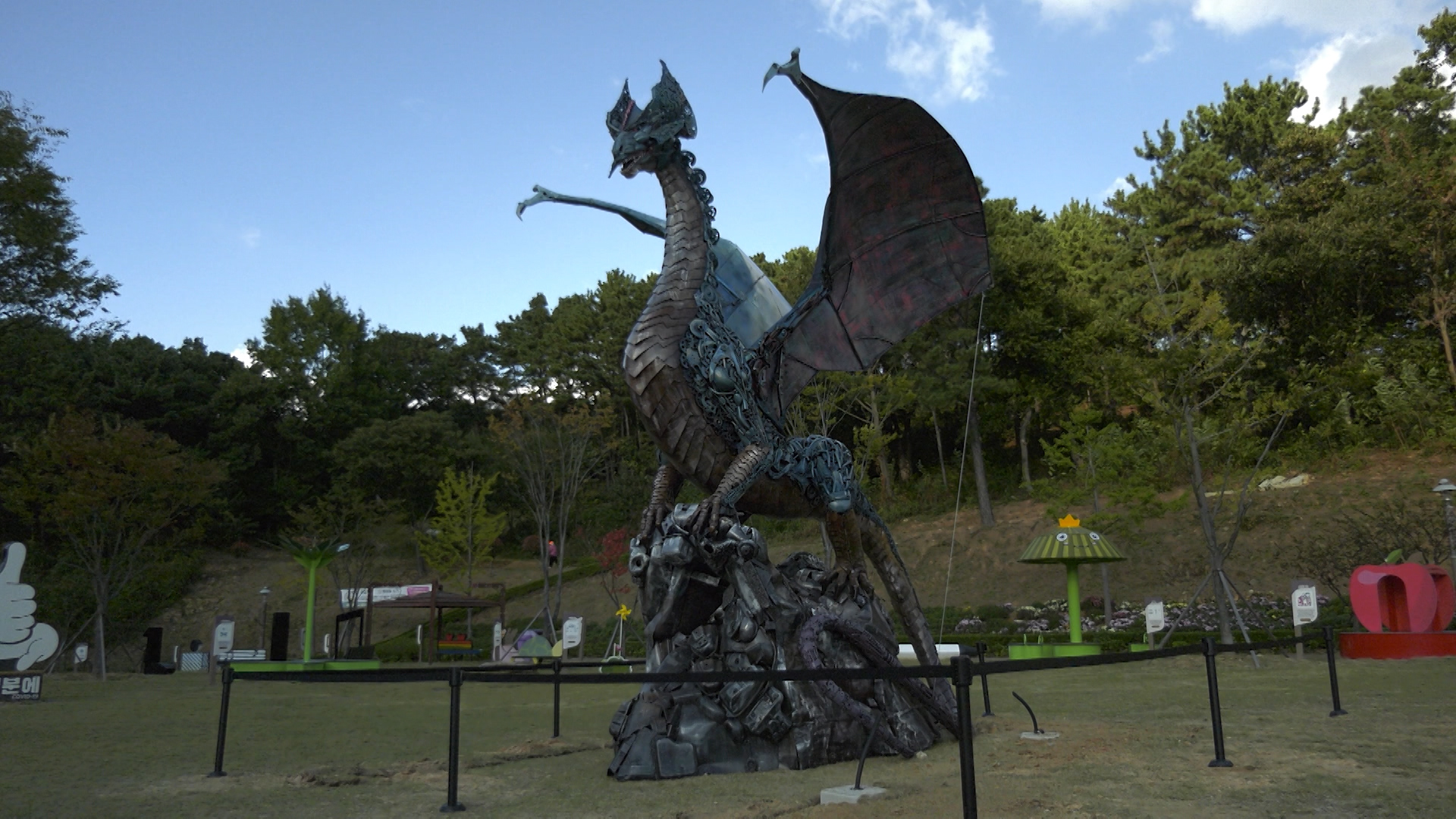 양산시 도심공원에 설치된 정크아트