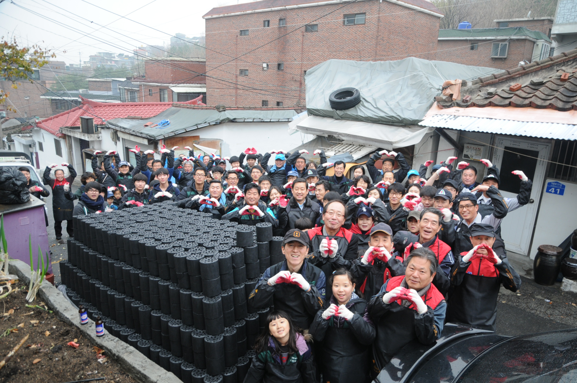 ROTC사회공헌단, 롯데와 함께 사랑의 연탄나눔 봉사