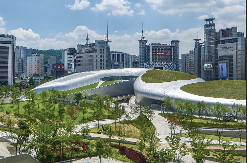 연 2천만 명 이상 찾을 서울 동대문 DDP, 혁신으로 새 옷 입는다