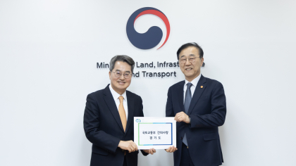 김동연 경기지사, 김윤덕 국토부 장관 만나 ‘서울~양평 고속도로 원안’ 등 4대 현안 건의