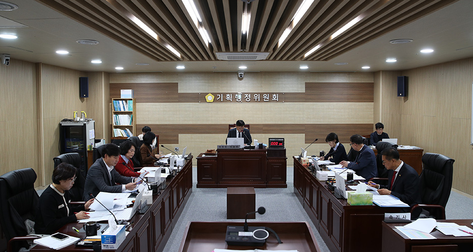 [조례 돋보기] 익산시의회, ‘문화예술 여행자 라운지’ 무상사용 동의안 수정가결