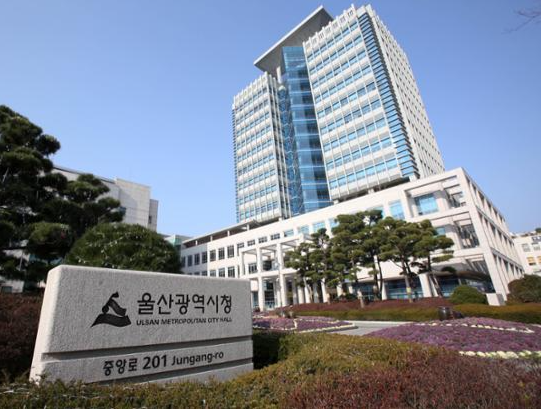 울산 남부소방서, “이웃 생명 지킨 시민 용기”… 화재 확산 막은 유공시민에 감사패 수여